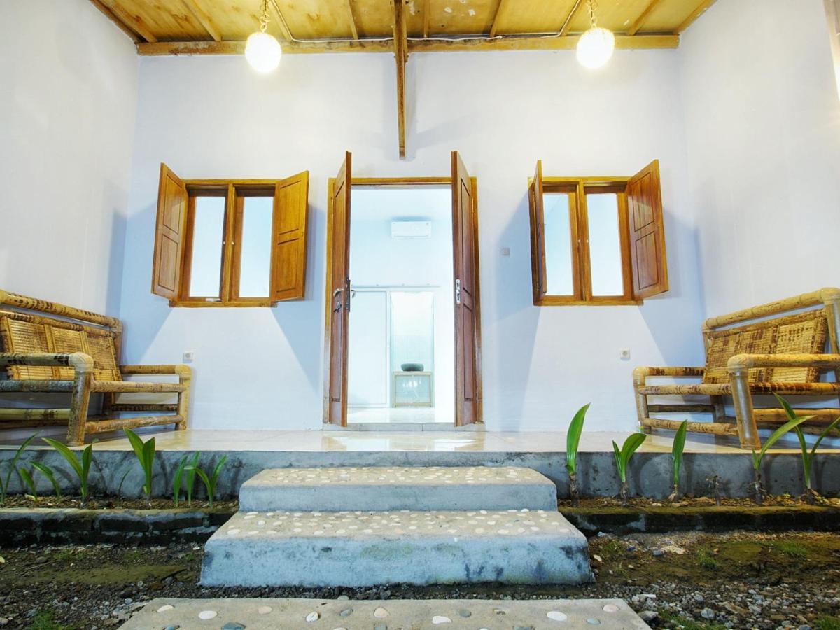 Sentul Hostel Kuta  エクステリア 写真