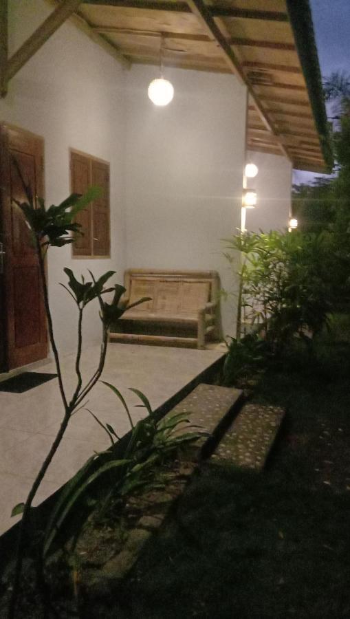 Sentul Hostel Kuta  エクステリア 写真