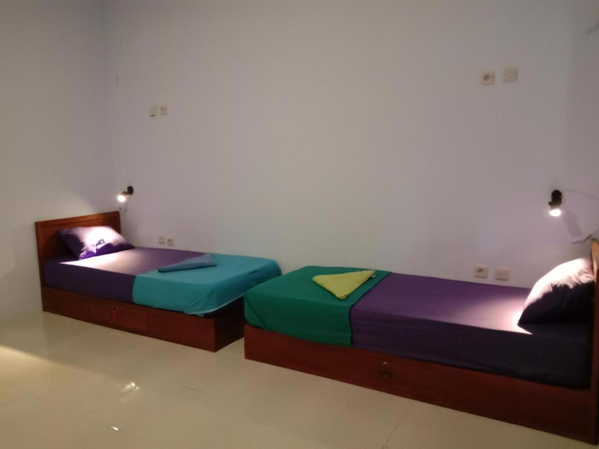 Sentul Hostel Kuta  エクステリア 写真